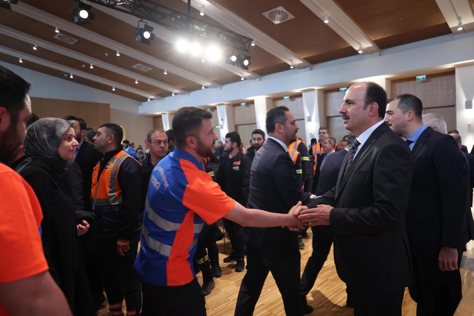 Konya Büyükşehir Belediye Başkanı Uğur İbrahim Altay, belediye ve KOSKİ çalışanlarıyla bayramlaştı.