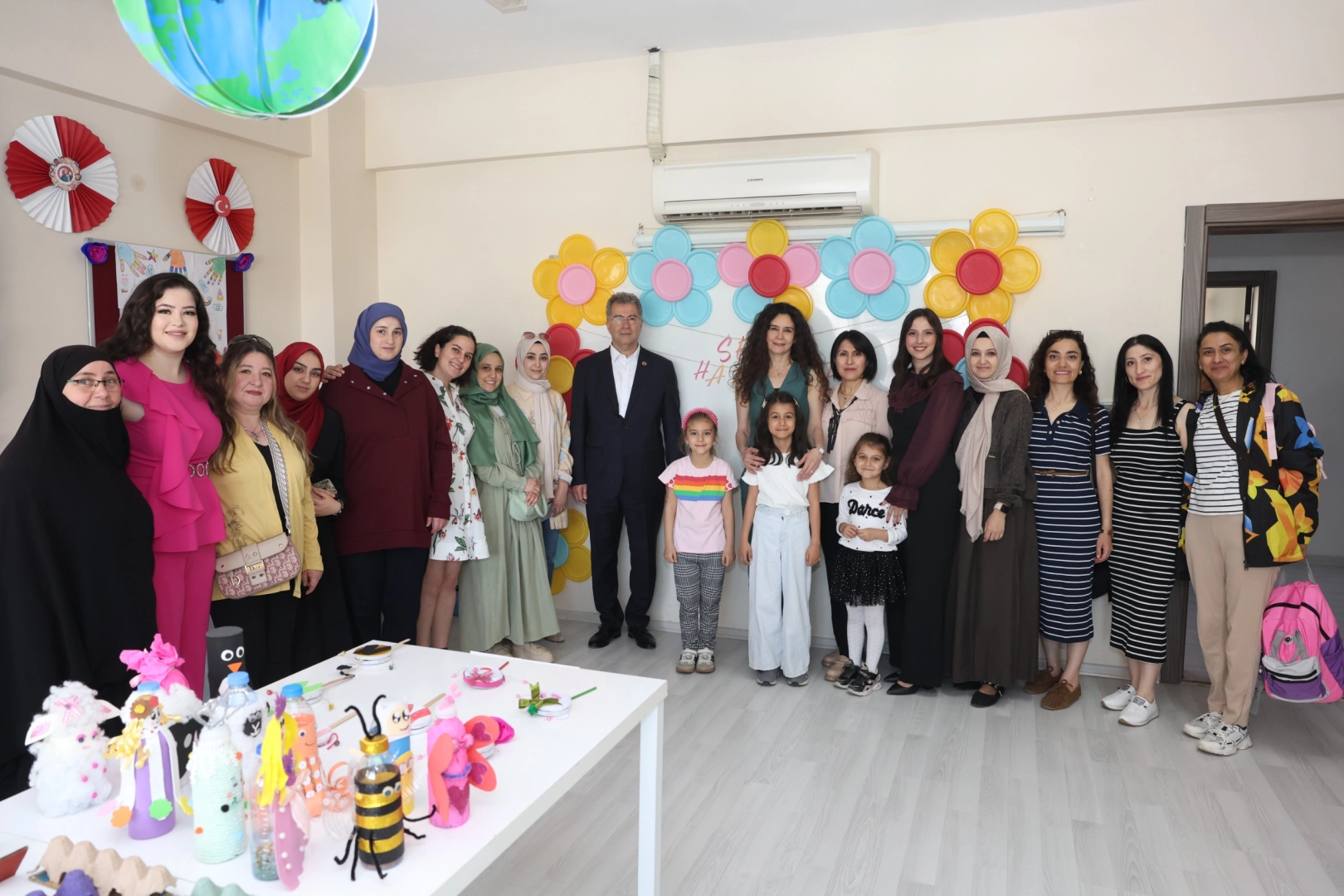 Osmangazi Belediyesi OSMEK kursiyerlerinin yıl sonu sergisinden bir görünüm