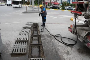 BASKİ, Kurban Bayramı öncesinde halkı kurban atıklarının dere yatakları ve kanalizasyon hatlarına atılmaması konusunda uyarıyor ve su tasarrufu çağrısı yapıyor.