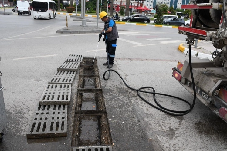 BASKİ, Kurban Bayramı öncesinde halkı kurban atıklarının dere yatakları ve kanalizasyon hatlarına atılmaması konusunda uyarıyor ve su tasarrufu çağrısı yapıyor.