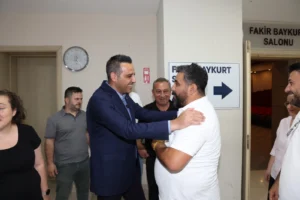 Çiğli Belediye Başkanı Onur Emrah Yıldız, Kurban Bayramı öncesinde belediye personeliyle bayramlaştı.