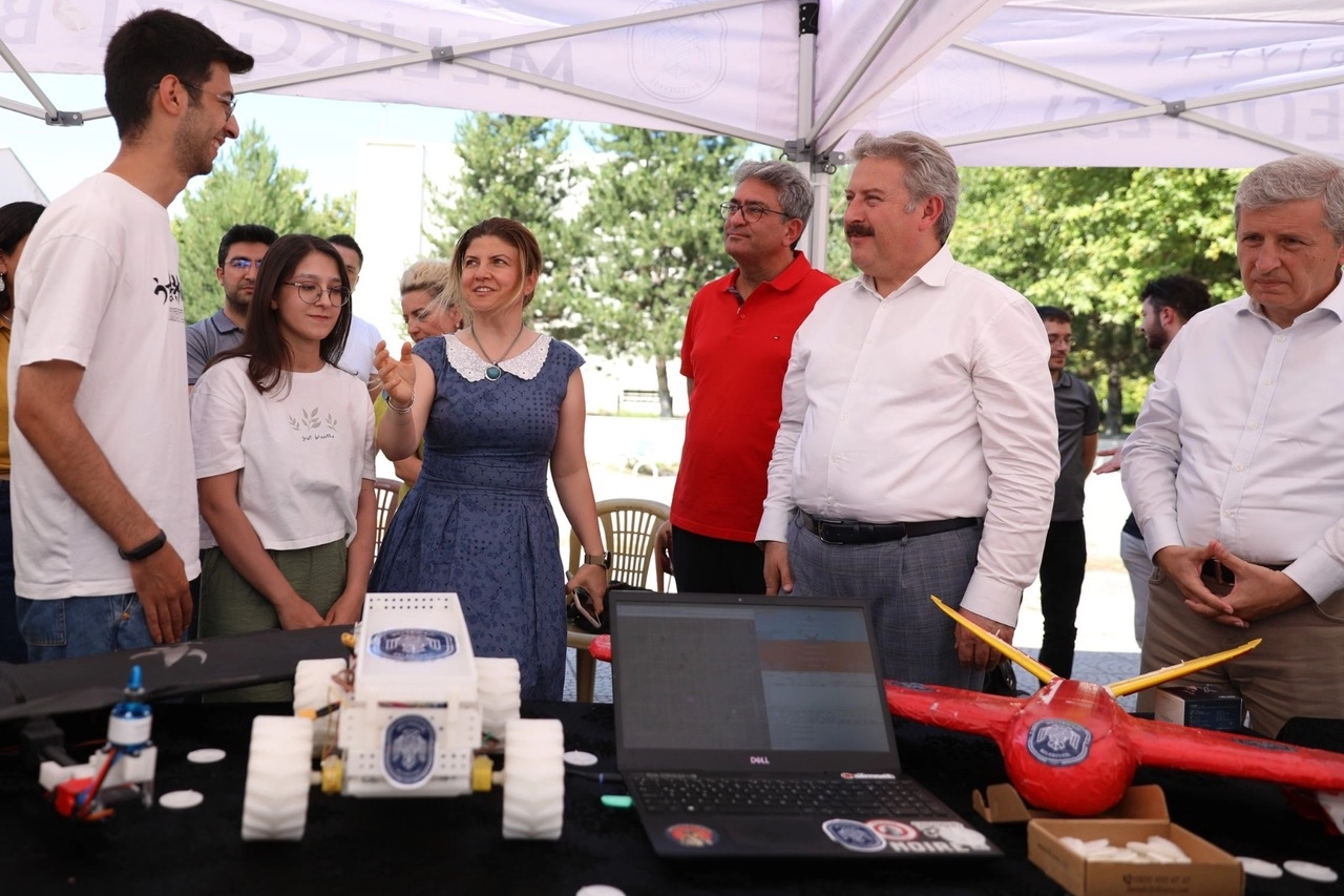 Melikgazi Belediyesi'nin üniversite öğrencilerine teknoloji projeleri için sağladığı 5 milyon TL'lik destek
