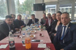Milli Yol Partisi Genel Başkanı Remzi Çayır, Keşan'da siyasi açıklamalarda bulunuyor.