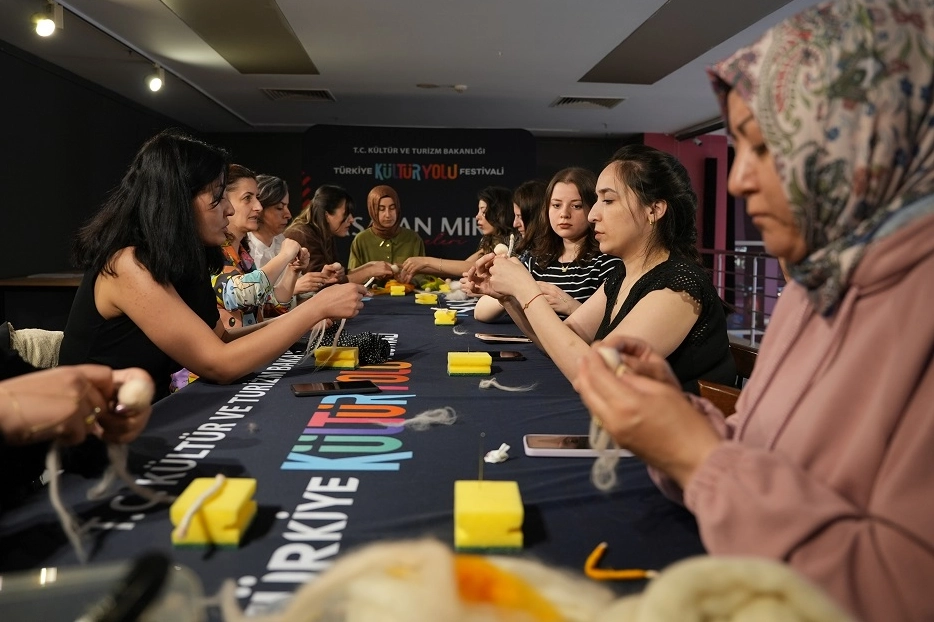Eskişehir Kültür Yolu Festivali'nde tiyatro oyunu ve bez bebek atölyesi ilgi gördü