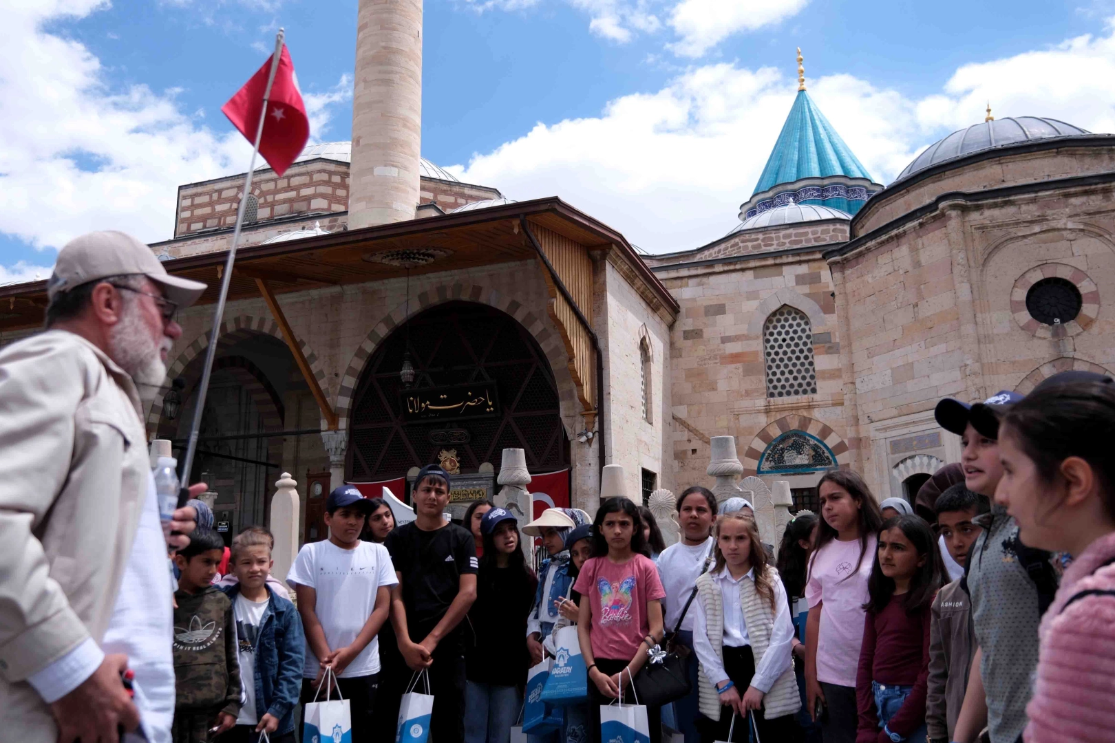 Karatay Kitap Okuma Projesi kapsamında gezi ödülü kazanan öğrenciler