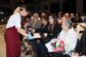Bursa Nilüfer'de düzenlenen Gastroetnomüzikolojik Kaynatmalar etkinliğinden kapanış görüntüsü.