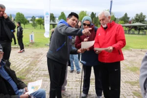 Kayseri Büyükşehir Belediyesi Oryantiring Etkinliği katılımcıları doğada yarışırken
