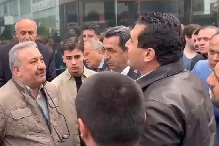 CHP Genel Merkezi önünde İbrahim Varol'a yönelik tavır.