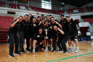 Konya Büyükşehir Belediyespor U16 Takımı Türkiye Üçüncülüğü Kupası ile Poz Veriyor