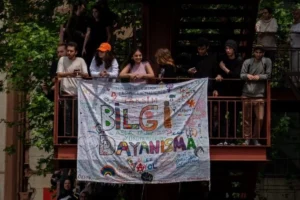 YÖK'ten İstanbul Bilgi Üniversitesi'nde eğitimin kesintisiz devam edeceğine dair açıklama yapıldı.