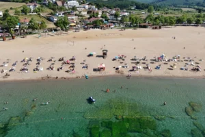 Kocaeli'nde 9 plajın Mavi Bayrak ile ödüllendirilmesini gösteren kapak görseli