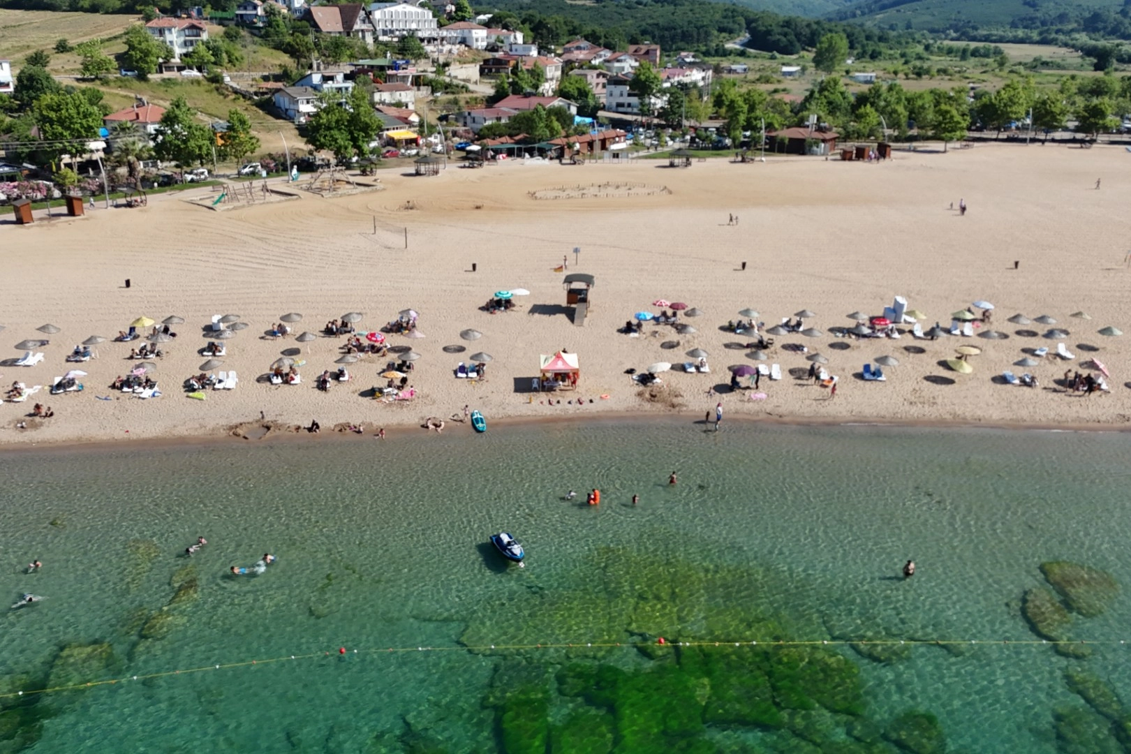 Kocaeli'nde 9 plajın Mavi Bayrak ile ödüllendirilmesini gösteren kapak görseli