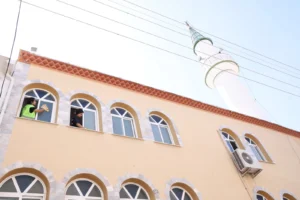 Çiğli'de Kurban Bayramı öncesi camilerde yapılan temizlik çalışmaları
