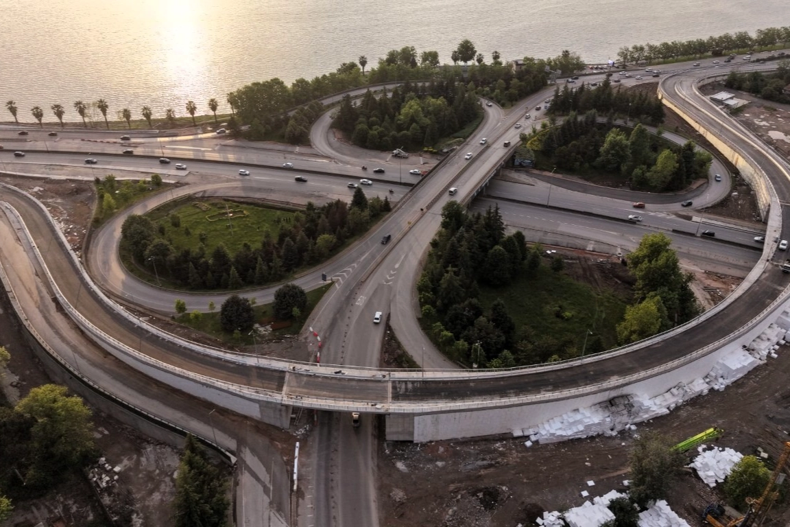 Kocaeli Başiskele Kavşağı'nda trafiği rahatlatan yeni bağlantı yolunun hizmete açılması