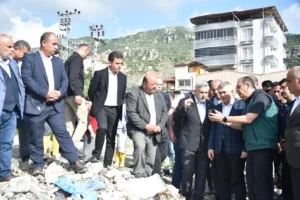 AK Parti Genel Başkan Yardımcısı Hüseyin Yayman, Hatay'da sel felaketinden etkilenen bölgeleri inceledi.