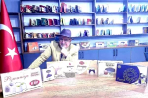 İzmit pişmaniyesi üretimi yapan İZPAŞ tesisleri ve 'Altısı Bir Yerde' modelini temsil eden pişmaniye paketleri