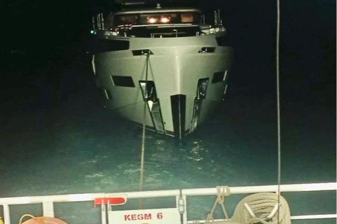 Çanakkale Lapseki açıklarında arızalanan tekneden kurtarılan 4 kişi