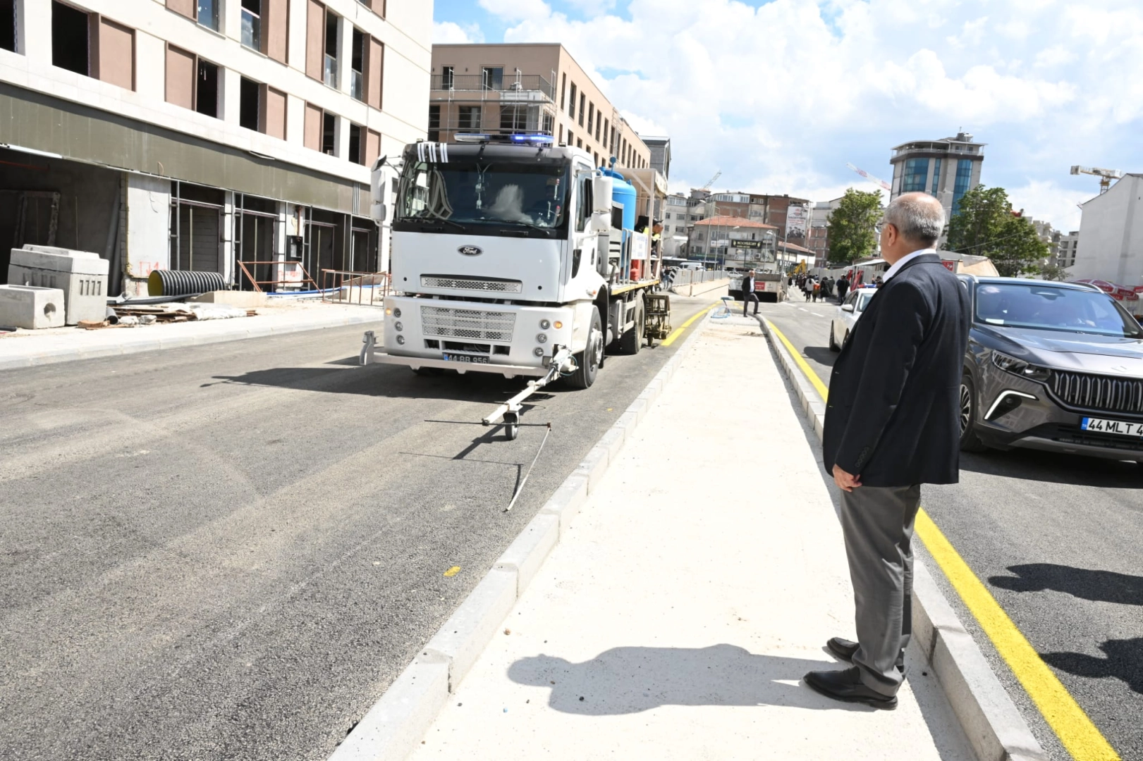 Malatya'da Kurban Bayramı öncesi trafiği rahatlatmak amacıyla hizmete açılan Turgut Temelli Caddesi'nden bir görünüm