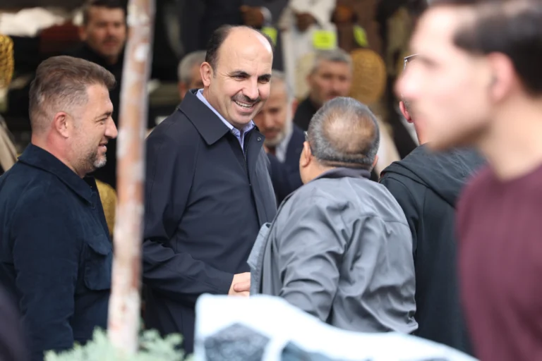Konya Büyükşehir Belediye Başkanı Uğur İbrahim Altay, Kurban Bayramı öncesinde esnafı ziyaret ediyor.