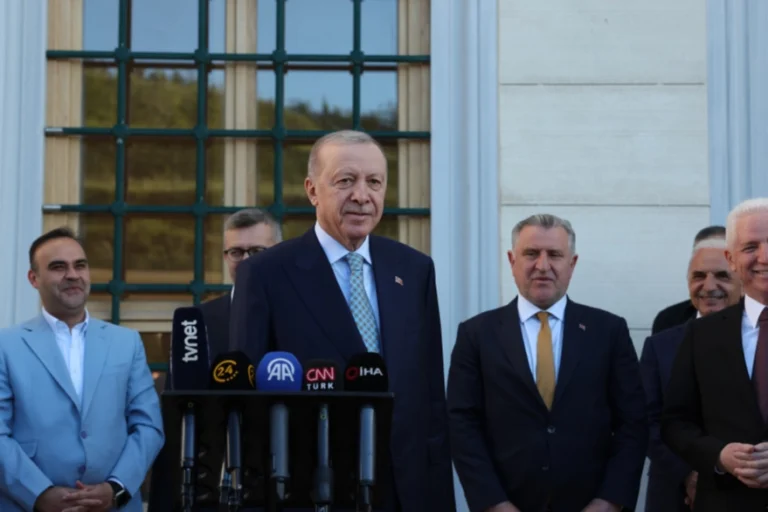 Cumhurbaşkanı Erdoğan bayram namazı sonrası Gazze açıklaması yapıyor.