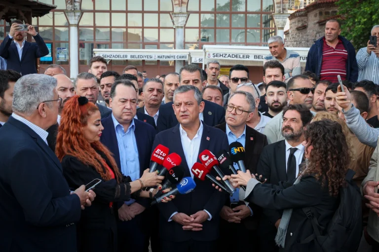 CHP Genel Başkanı Özgür Özel erken seçim ve kurultay çağrısı yaptı.