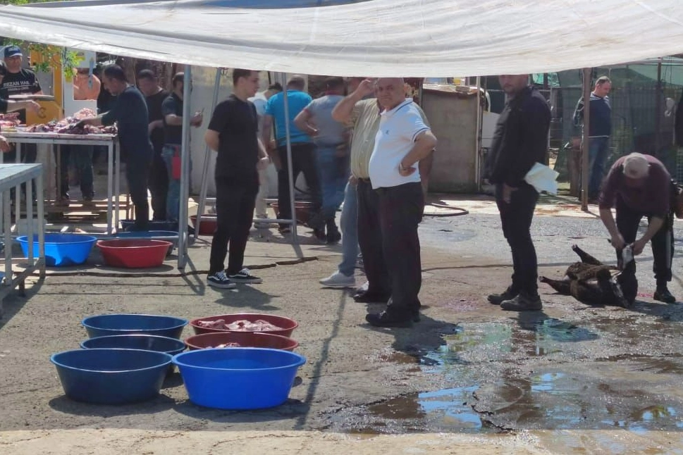 Maltepe Belediyesi zabıta ekipleri Kurban Bayramı'nda kaçak kurban kesimlerini önlemek için denetim yapıyor.