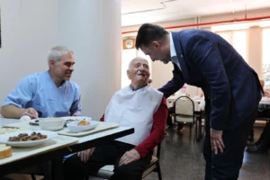 Bursa Büyükşehir Belediyesi Başkan Vekili Şahin Biba, Kurban Bayramı'nda çeşitli ziyaretler gerçekleştirdi.