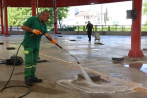 Osmangazi'de Kurban Bayramı boyunca kurban kesim alanlarının temizliği ve hijyeni sağlandı.