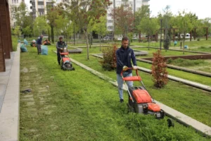 Diyarbakır'da parklarda yaz sezonu öncesi yapılan bakım ve yenileme çalışmaları