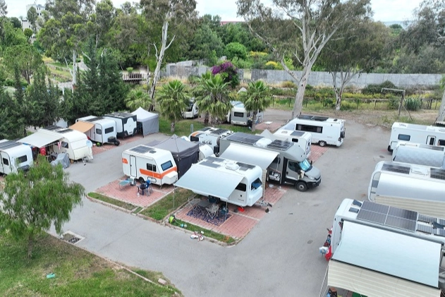Konyaaltı Karavan Park'ta bayram tatili yoğunluğu, karavanlar