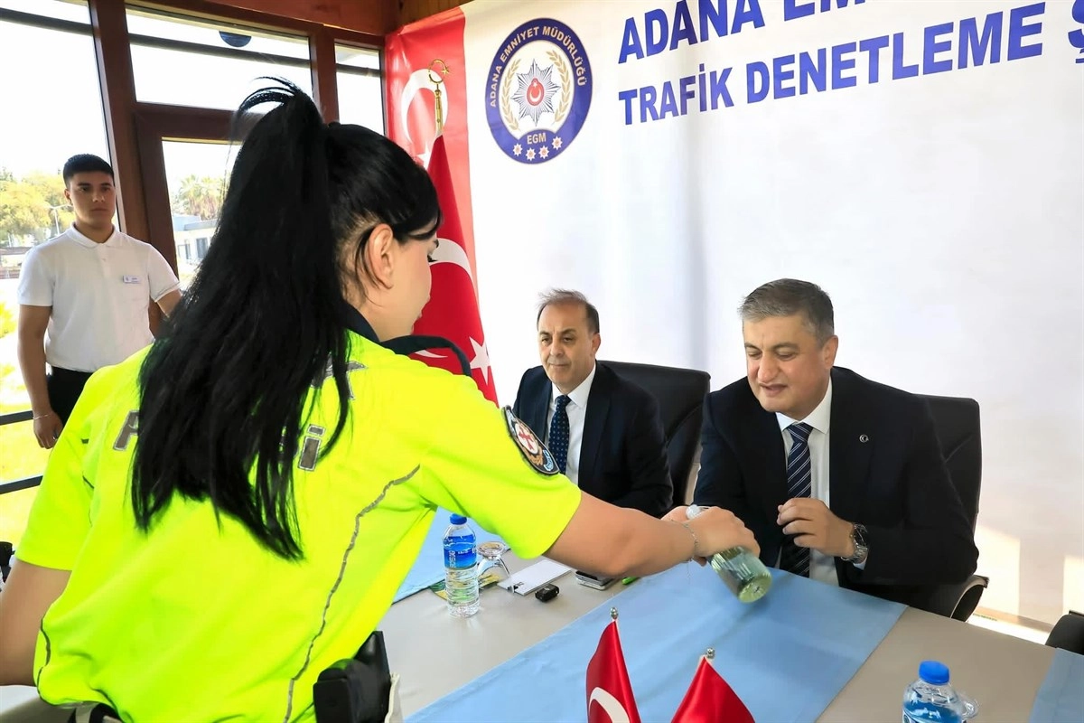 Adana'da Kurban Bayramı öncesi güvenlik tedbirleri kapsamında Vali Mustafa Yavuz'un polislerle bayramlaşması