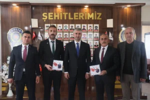 Aile ve Sosyal Hizmetler Bakan Yardımcısı Zafer Tarıkdaroğlu, EMŞAV'da şehit aileleri ve gazilerle bayramlaştı.