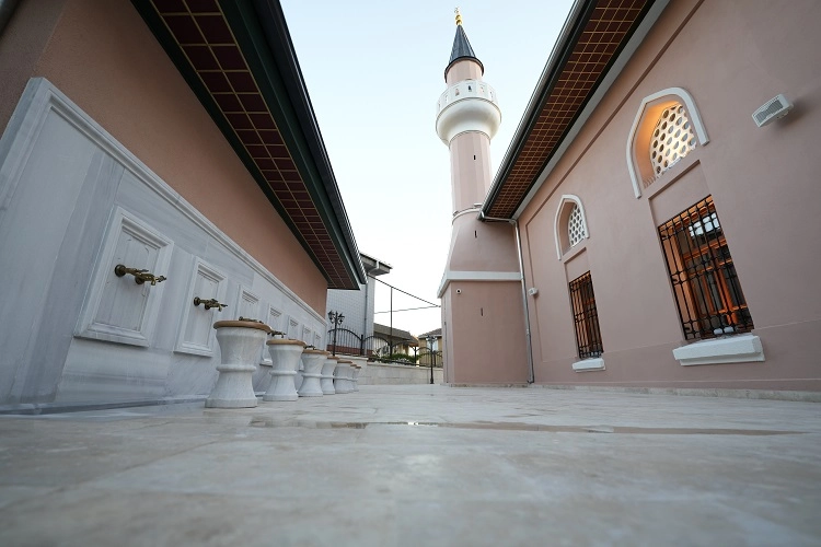 Dört asırlık Kandilli Camii, kapsamlı restorasyon sonrası ibadete açıldı