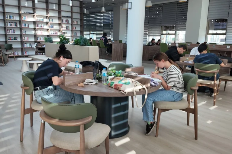 Kocaeli'deki kütüphanelerin sınav döneminde haftanın 7 günü hizmet vereceği duyuruldu.