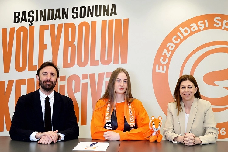 Eczacıbaşı Dynavit takımının yeni transferi Sırp smaçör Aleksandra Uzelac