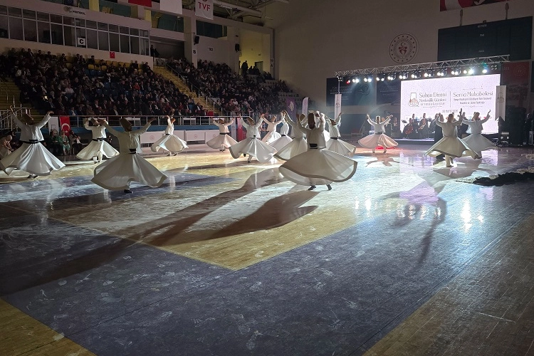 Konya Büyükşehir Belediyesi Sema Topluluğu'nun Afyonkarahisar'da Sultan Divani Mevlevilik Günleri'nde gerçekleştirdiği sema gösterisi