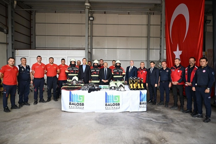 Balıkesir Organize Sanayi Bölgesi itfaiye personeline yeni koruyucu ekipmanlar teslim edildi