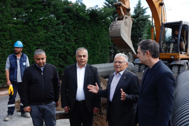 Kayseri KASKİ'nin 25 milyon TL'lik yağmur suyu hattı yatırımını gösteren saha incelemesi