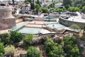 Antalya Fashion Week 2026'da tarihi Hıdırlık Kulesi'nde Cihan Nacar'ın defilesi gerçekleşecek.