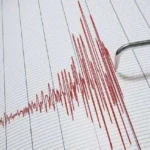 Ege Denizi'nde 3.9 büyüklüğünde deprem meydana geldiği anı gösteren görsel.