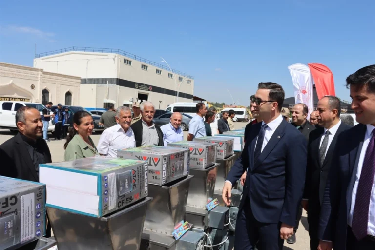 Mardin'de üzüm üreticilerine modern tarım ekipmanları dağıtılıyor