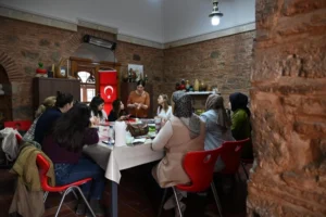 Manisa'da MASMEK tarafından düzenlenen ücretsiz sanat ve beceri geliştirme workshoplarından bir kesit