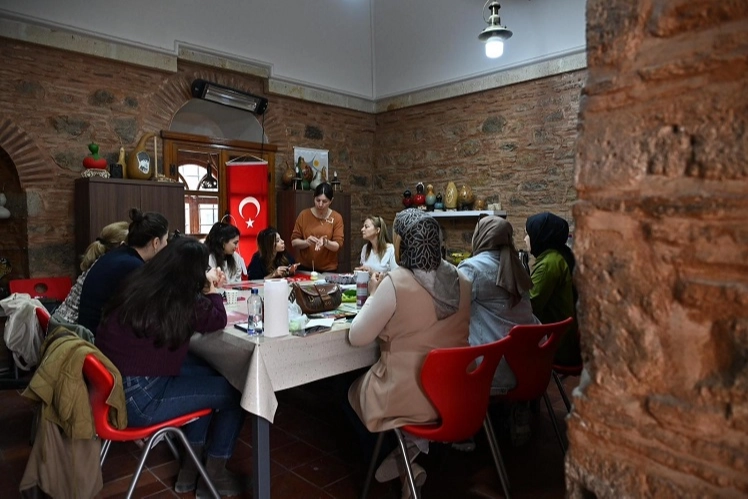 Manisa'da MASMEK tarafından düzenlenen ücretsiz sanat ve beceri geliştirme workshoplarından bir kesit