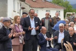 Bilecik'in Pazaryeri ilçesi Beşikli Mahallesi'nde Kurban Bayramı'nda düzenlenen Hıdırellez ve yağmur şükür duası etkinliği.