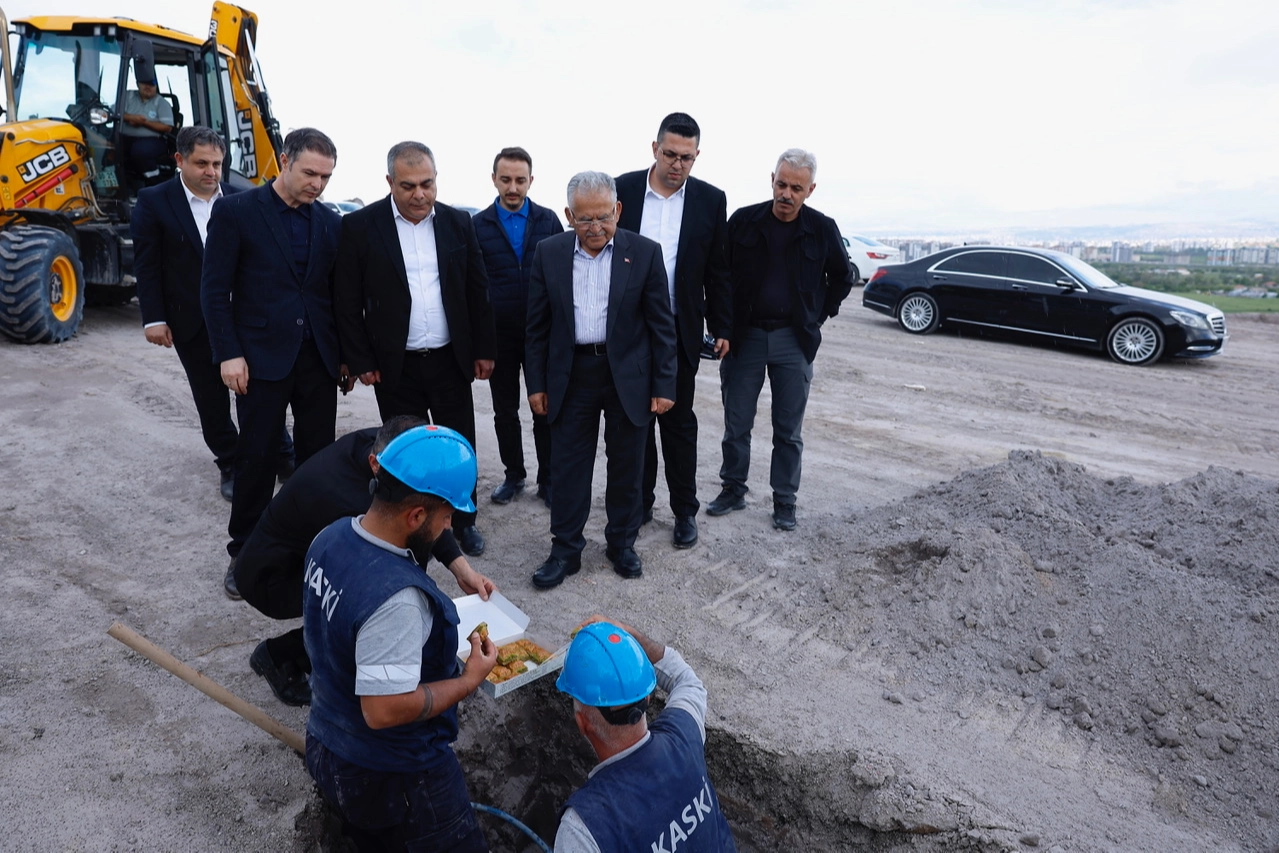 Kayseri Büyükşehir Belediyesi KASKİ tarafından Erkilet bölgesinde yapılan içme suyu, atık su ve yağmur suyu hattı altyapı çalışmaları.