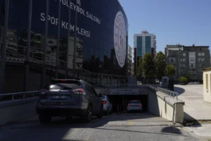 İzmir Büyükşehir Belediyesi'nin elektrikli araçlara sunduğu otopark indirimi