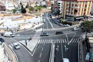 Çayırova'da tamamlanan kavşak düzenlemesi sonrası trafik akışı