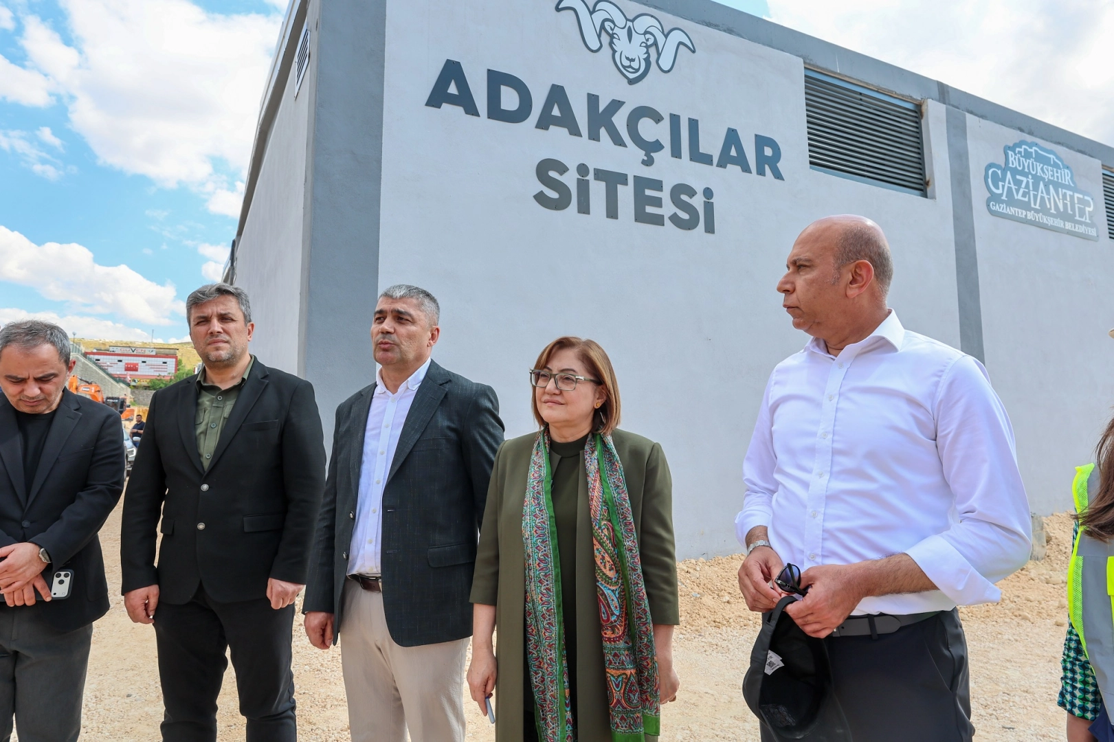Gaziantep Adakçılar Sitesi'nde inceleme yapan Başkan Fatma Şahin