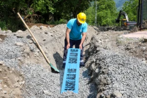 Geyve'de sel sonrası içme suyu hatlarında yenileme çalışması yapan SASKİ ekipleri