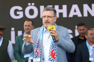Trabzon'da Hıdırellez Şenliği'nde konuşma yapan Büyükşehir Belediye Başkanı Ahmet Metin Genç